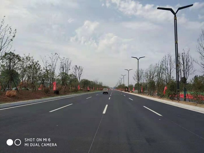 新二十四大街，雙向八行道標(biāo)線(xiàn)施工